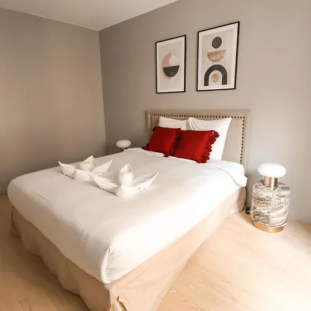 Cosy Tour Eiffel-invalides *