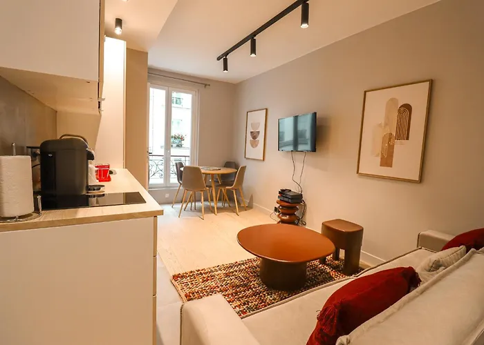 Cosy Tour Eiffel-invalides